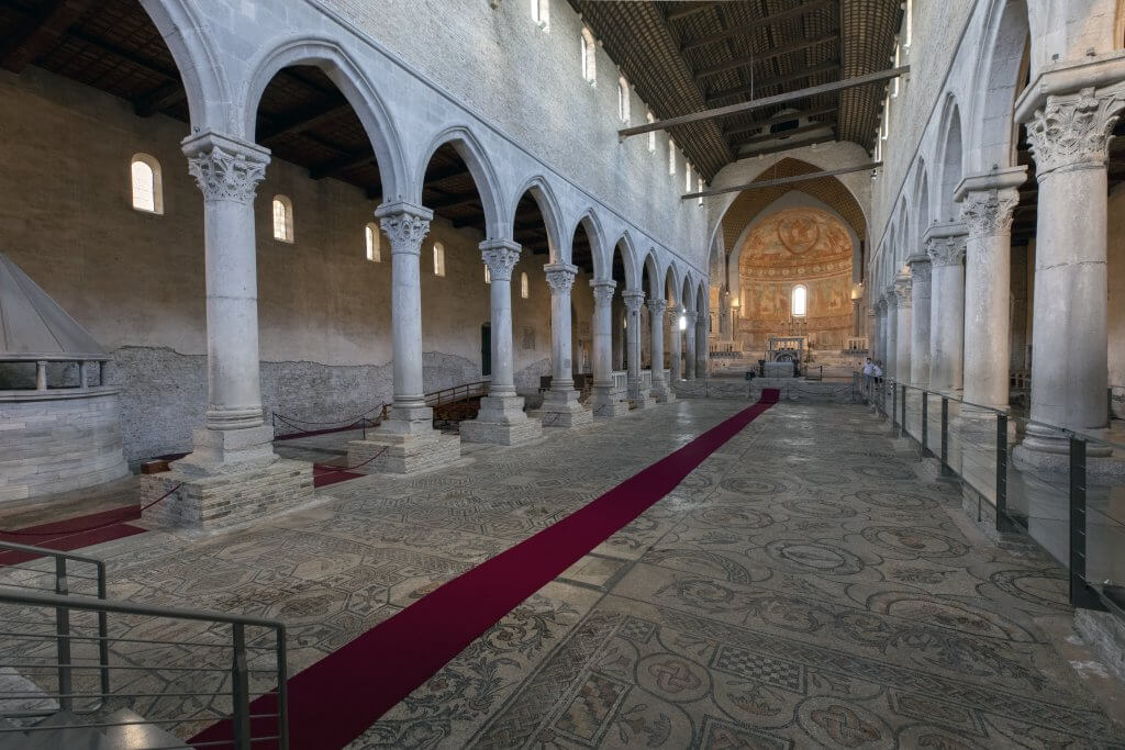 02 L'interno Della Basilica